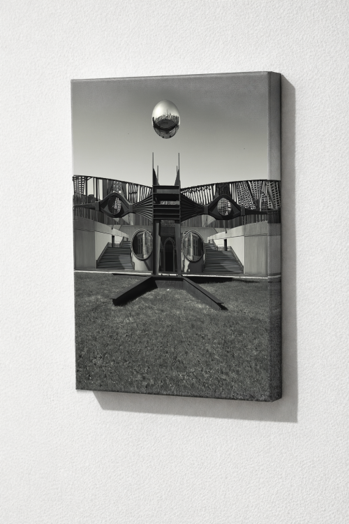 Futurystyczny Totem.png