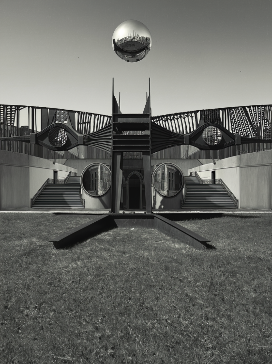 Futurystyczny Totem2.png